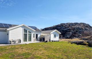 3 Bedroom Cozy Home In Kyrkesund - 2