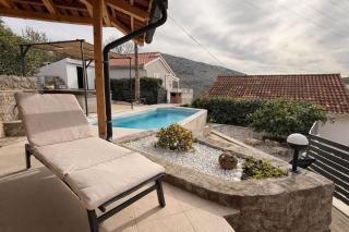 Family holiday house with private heated pool and jacuzzi - 8