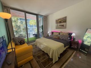 Wynwood Art Loft with Huge Balcony and gated parking - 2