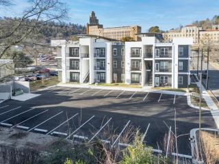 Stylish Suite 308 by Downtown & Convention Center! - 9