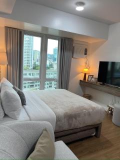 Studio Condo in Cebu Business Park - 5