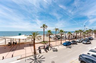 Superb Location Beachfront , 3 bed with terrace - 3