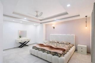 Luxury Three-Bedrooms Family Apartment Islamabad - 7