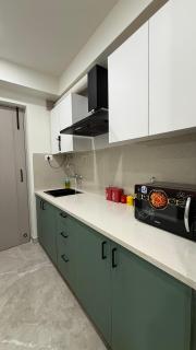 Rooftop stay near 32nd Ave with open sky terrace - 2