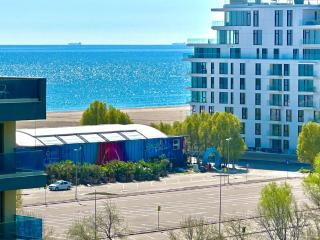 Acqua Vista 67 Summerland Apartments - 0