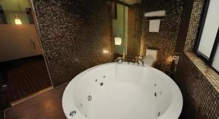 Elegance Bund Hotel - 8