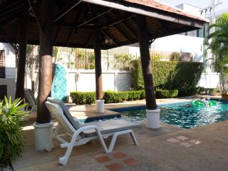 Private Pool Villa - 3 BR - 5 min Center - Quiet - 1