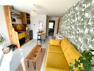 Driftwood at Green Rooms - 3