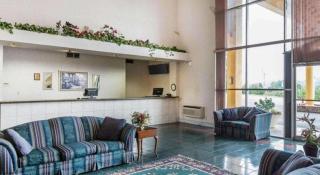 Econo Lodge Dalton West - 4