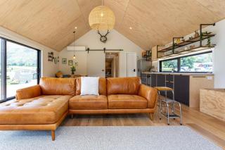 Sensational Wakatipu lake front abode in Kingston - 6
