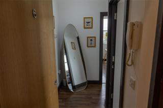 Modern 2 bedroom City Apartment with FREE PARKING - 1