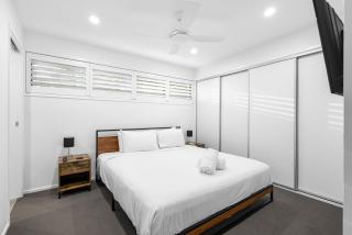 Azure Townhouse - Spacious Luxe 3BR With PS4 - 4