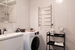 Guestly Homes - Central Smart Studio - 7