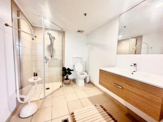 Prime CBD High Rise Apartment - 6