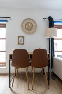 Spacious 80 m2 Apartment I 3 Rooms I Up to 8 Guests I Near Train Station - 3