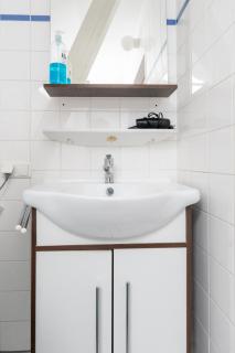 Spacious 80 m2 Apartment I 3 Rooms I Up to 8 Guests I Near Train Station - 2