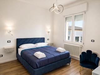 Central Chic Apartment - 8