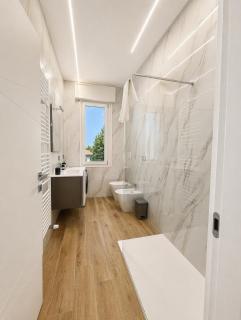 Central Chic Apartment - 1