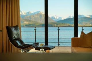 Waterfront Fjord Panorama in Ålesund - 8