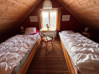 Cozy farmhouse with rowboat! - 5