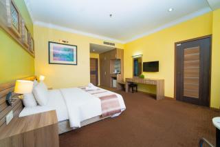 HIG Hotel & Convention - 8