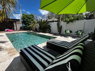 Adorable 2bdr Pool House - Walk to Everything! - 9