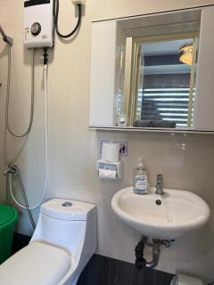 Modern 3BR Gated Townhouse Near SM Mall, Gaisano Mall, Robinson Mall & Ace Hospital - 4