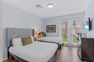 5064-85 Elegant 3BR Condo with Balcony-Vista Cay - 3