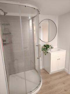 Bright Ensuite Room with 2 Queen Beds-3A - 4