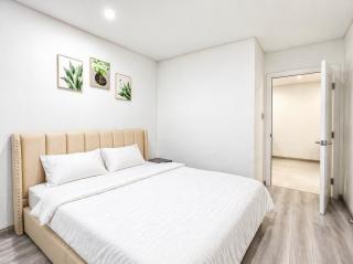 Monarchy Luxury Serviced Apartments - By Charm Homestay Vietnam - 7