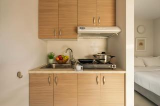 Bright Studio Haven with Scenic View - 7