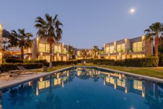 Spacious 4BR Villa wit Pool Access in Yalıkavak - 0