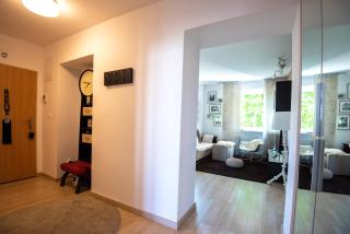 Modern & Sunny 2BR - Nivy Bus Station 2min - Fast Wifi - Balcony with view - Close to old town - 5