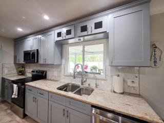 Gorgeous 3 BR, 3 bathrooms home on Snell Island, boating areas - 3