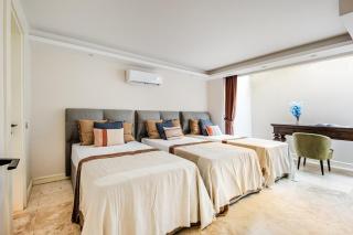 Stylish 4BR Villa with Private Pool 50m to Beach - 1