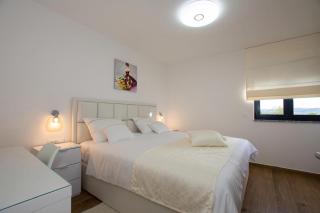 APARTMENT 3 Villa Stella Deluxe with a heated swimming pool, jacuzzi, sauna and BBQ - 4