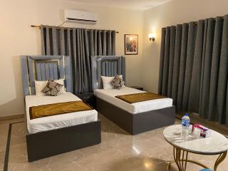 Indus Family Guest House DHA - 6