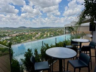 Menlyn Maine 812 - 1