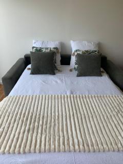 Waterfront studio with small garden, pool, parking - 2