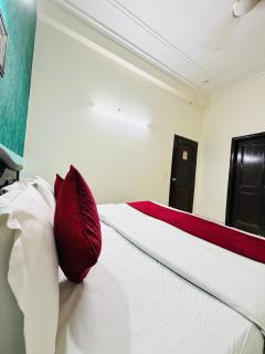 Hotel RS International Just Near New Delhi Railway Station And Connaught Place - 2
