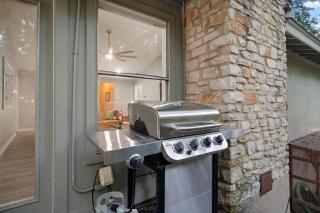 4BR Outdoor Dining with Game Room that Sleeps 12 and 15 min from DT - 9