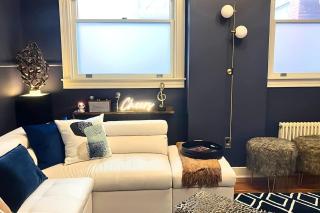 Star-Inspired 5BR Manor Sauna, Karaoke Sleeps 12 - 1