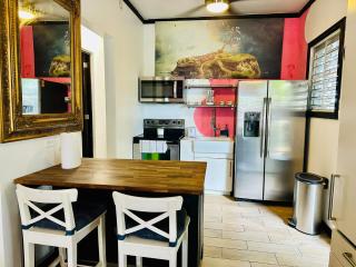 Calle Hollanda 7 Bedroom Home - 3