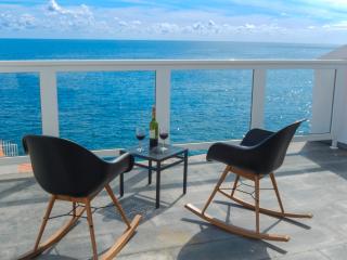 Beachhouse with amazing terrace next to the ocean - 0