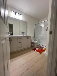 New Master bedroom with private bathroom in Riverview - 7