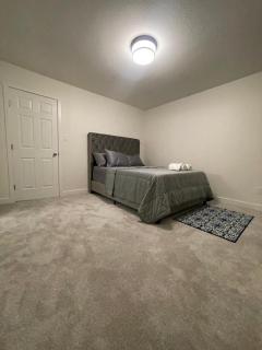 New Master bedroom with private bathroom in Riverview - 2