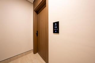 AmaraBlvd 1BR Balcony with Blvd View 204 - 1