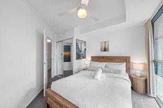 City Apartment with Stunning River Views - 3