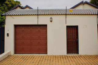 Modern Cozy Stay with Private Garden - 6