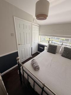 Rock House 4 Bed 3 Bedroom SKY Oundle Peterborough - 3